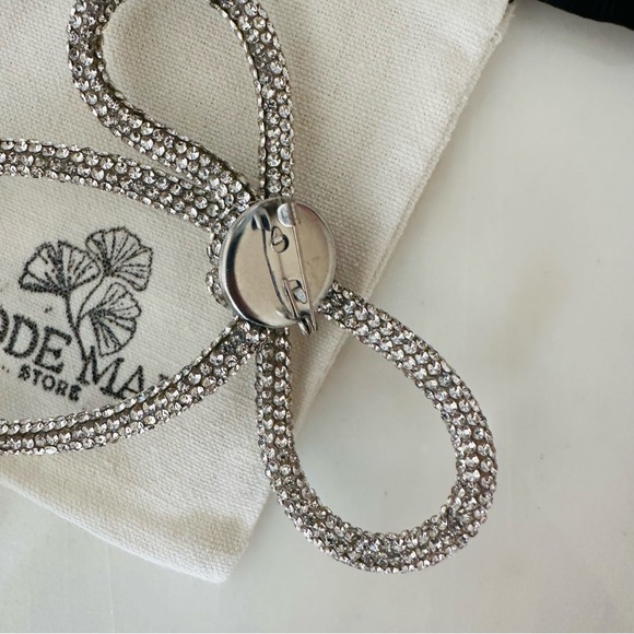 New Silver Radiance Bow Brooch - Picture 6 of 7